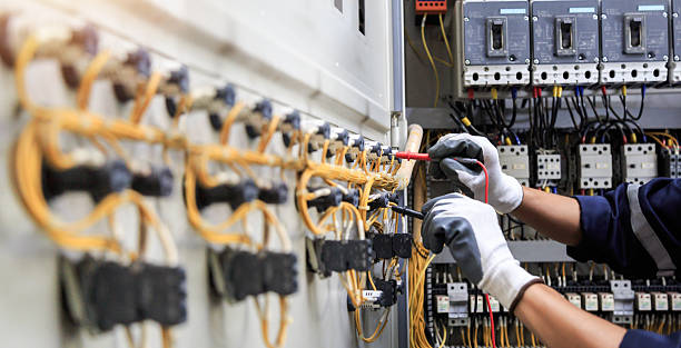 Professional Electrician technician working in Hartford, MI